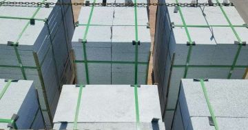 河北 芝麻白花岗岩5公分地铺石 花岗岩厂家工厂装车日常