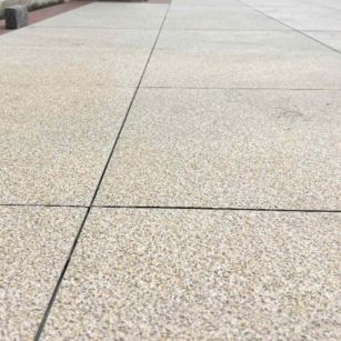 河北 黄金麻花岗岩石板材荔枝面地面铺装效果