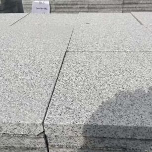 河北 白麻花岗岩石材推荐 荔枝面地铺石