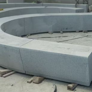 河北 芝麻白花岗岩光面弧形坐凳