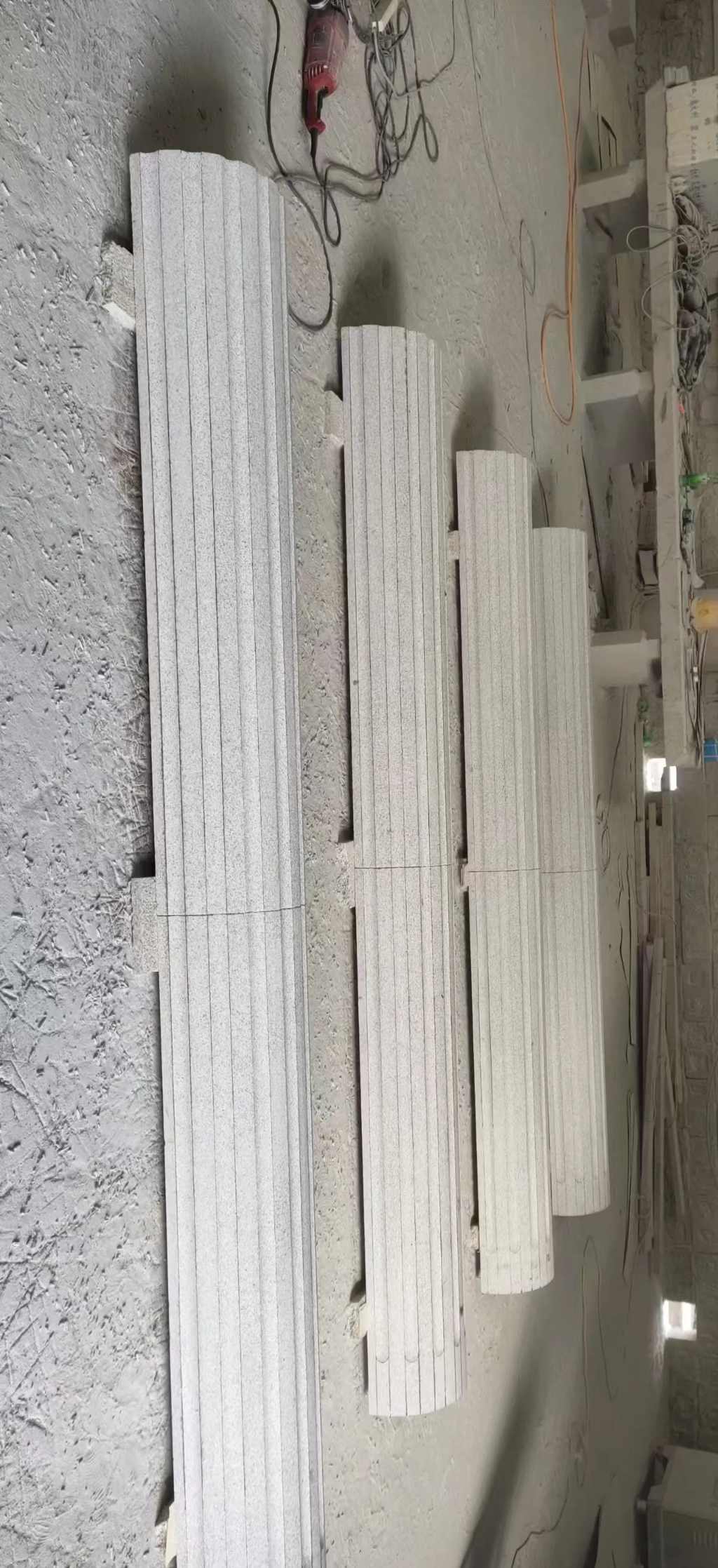 河北 花岗岩厂家带你看白麻花岗岩门楼大柱柱皮