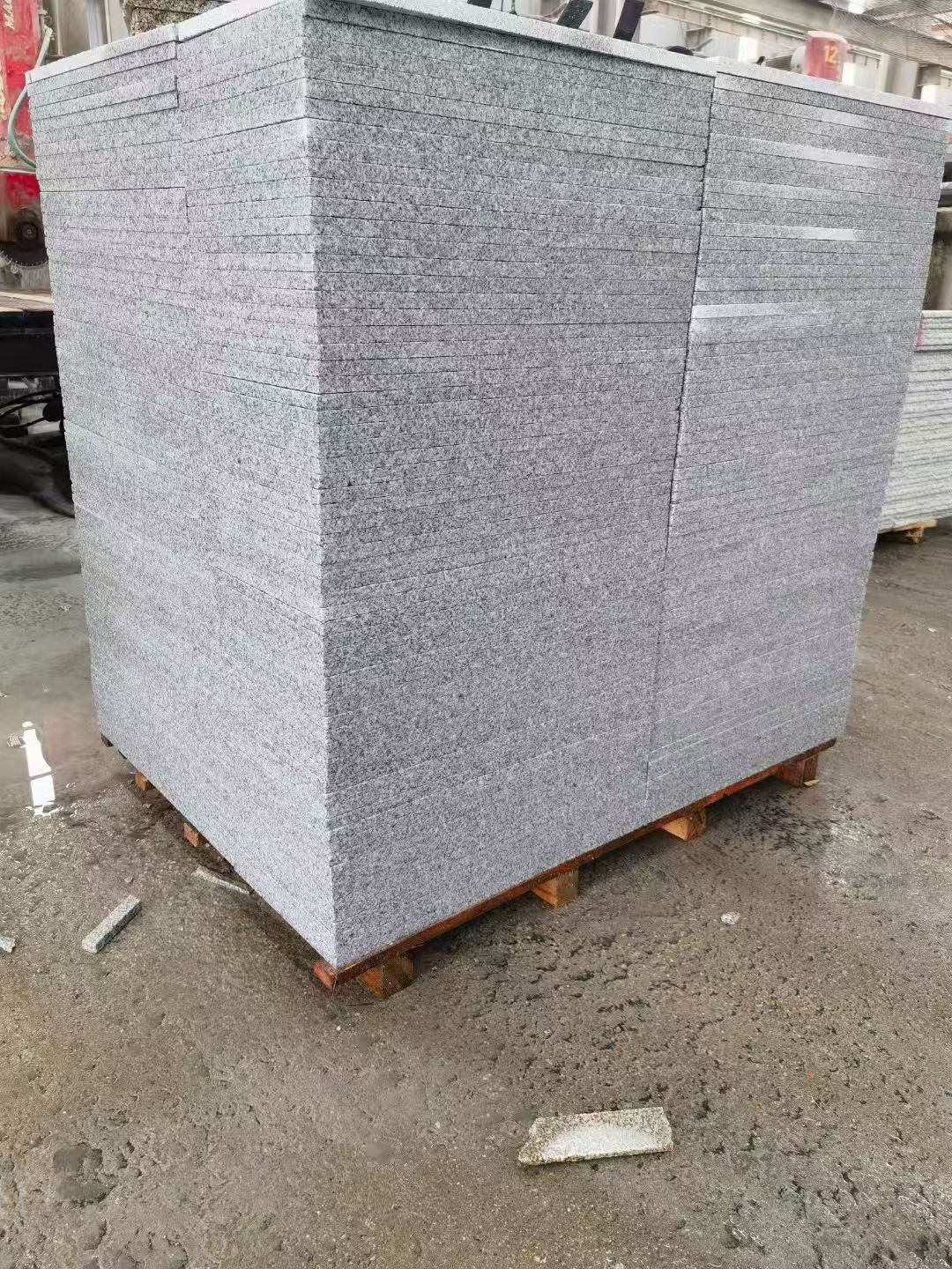 河北 芝麻白火烧面1.8厚300*600地铺石，尺寸标准，厚薄均匀