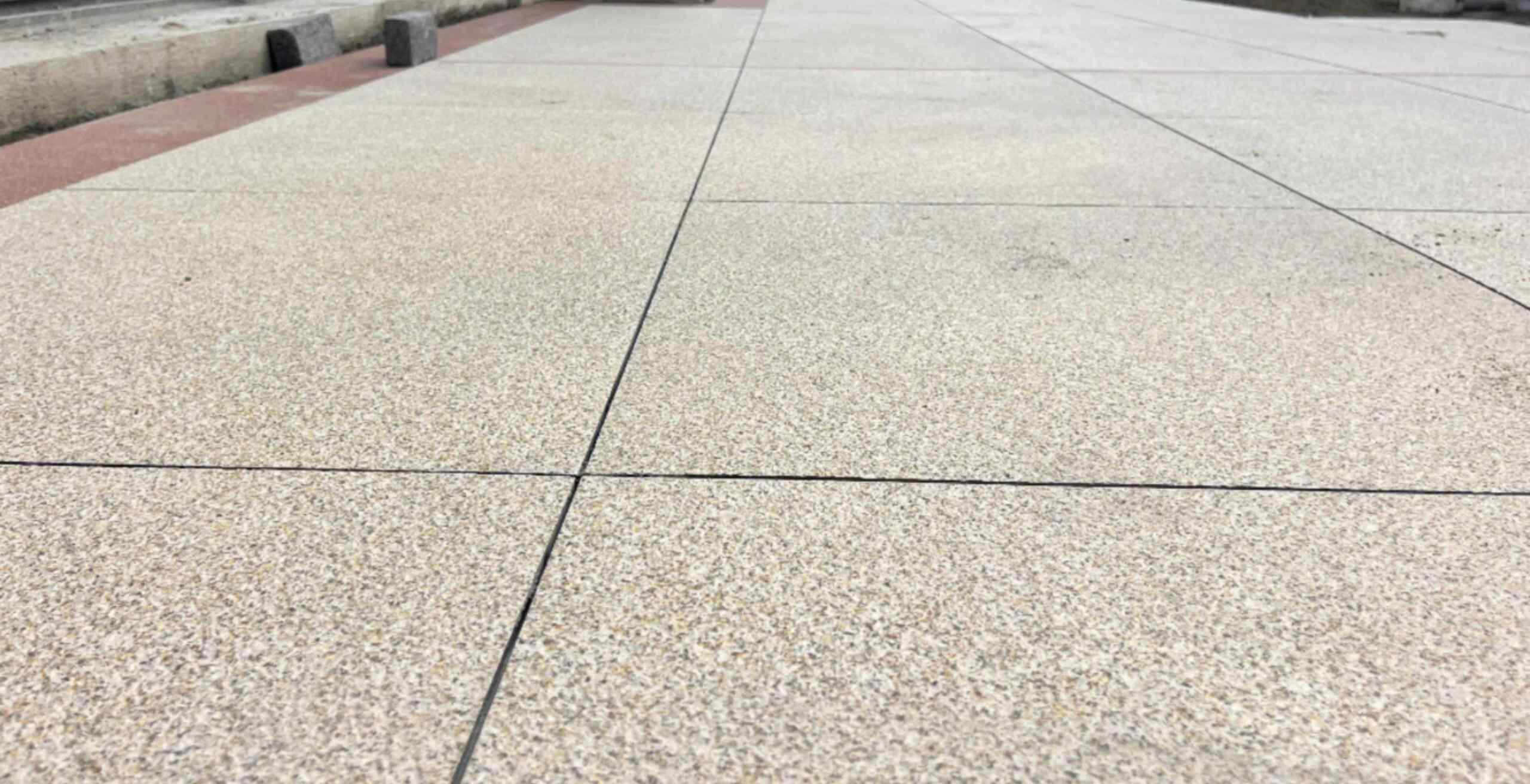 河北 黄金麻花岗岩石板材荔枝面地面铺装效果