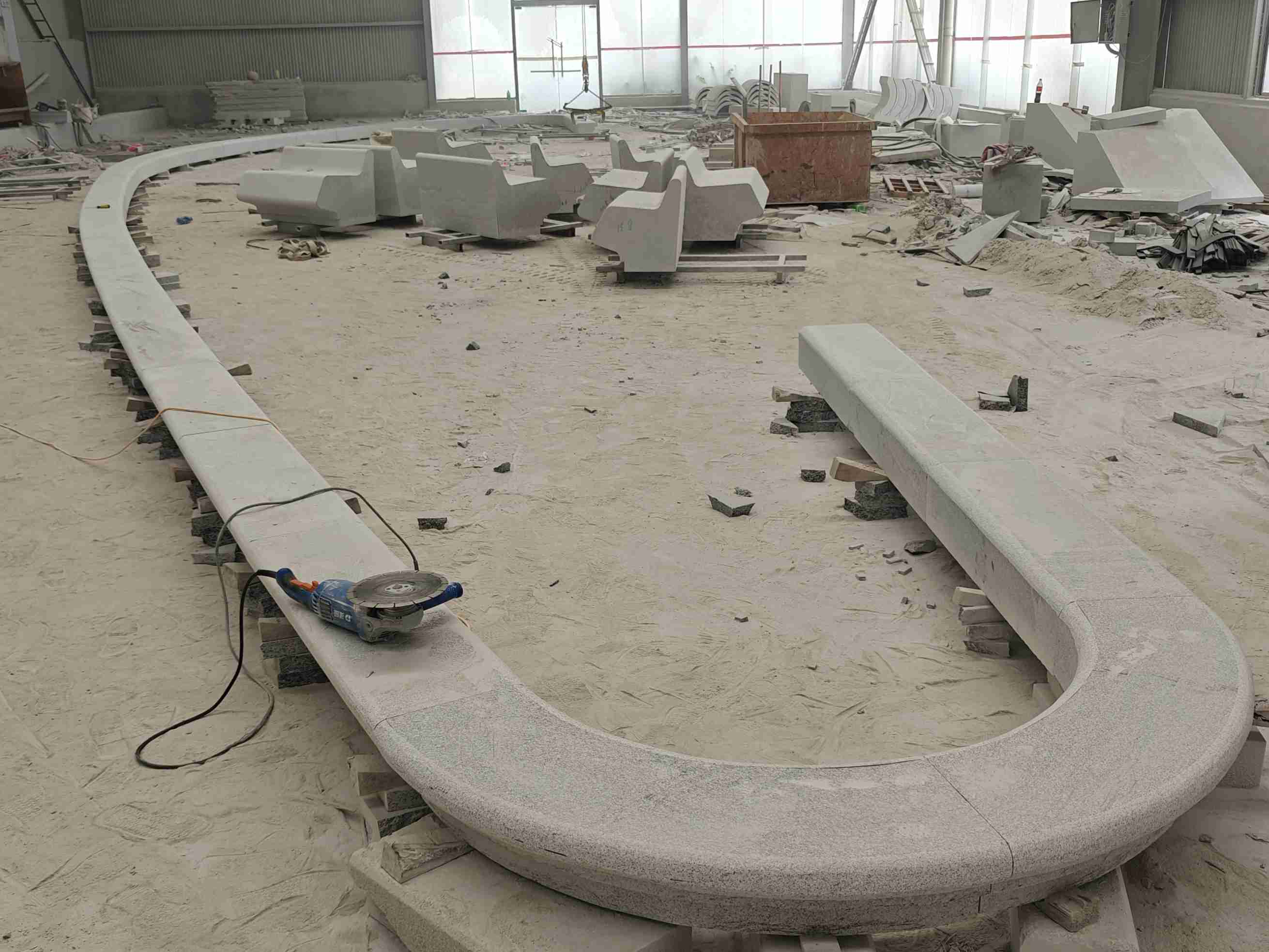 河北 芝麻白花岗岩弧形花坛石，坐凳石