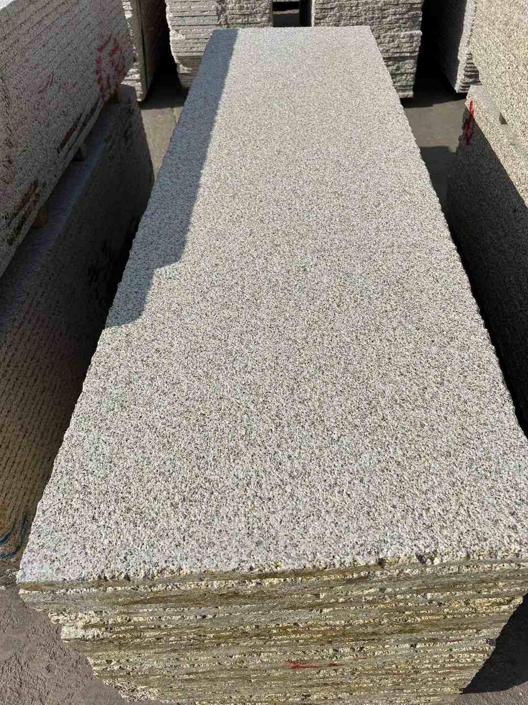 河北 黄金麻花岗岩荔枝面毛板，半成品