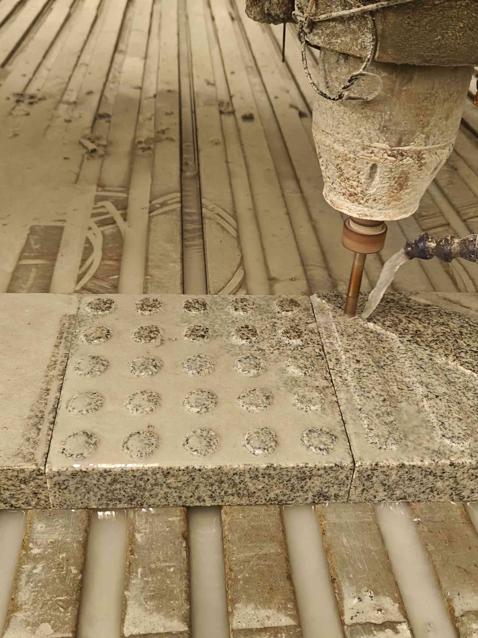 河北 芝麻白花岗岩石材盲人石、盲道石、盲点石