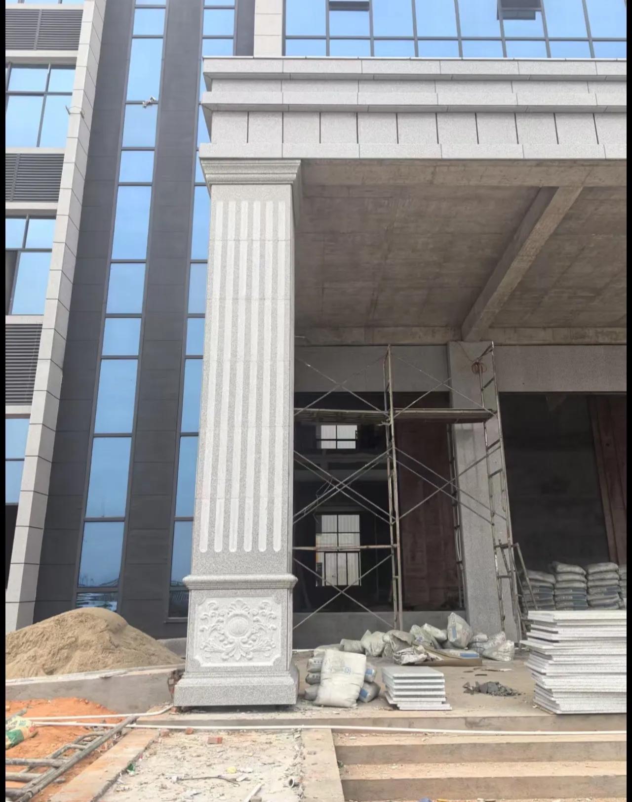 河北 芝麻白光面花岗岩门楼大柱（罗马柱）配雕花底座