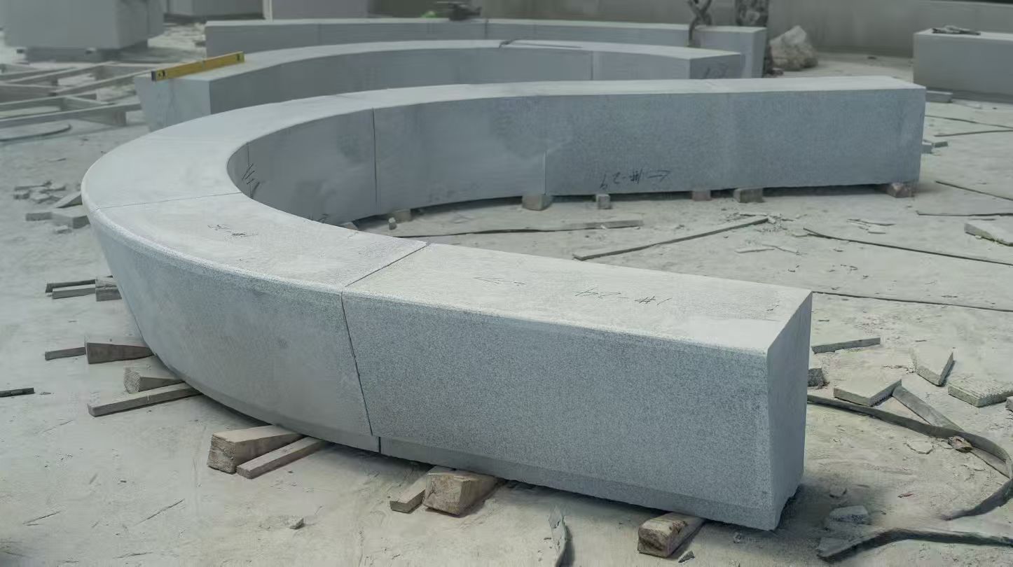 河北 芝麻白花岗岩光面弧形坐凳