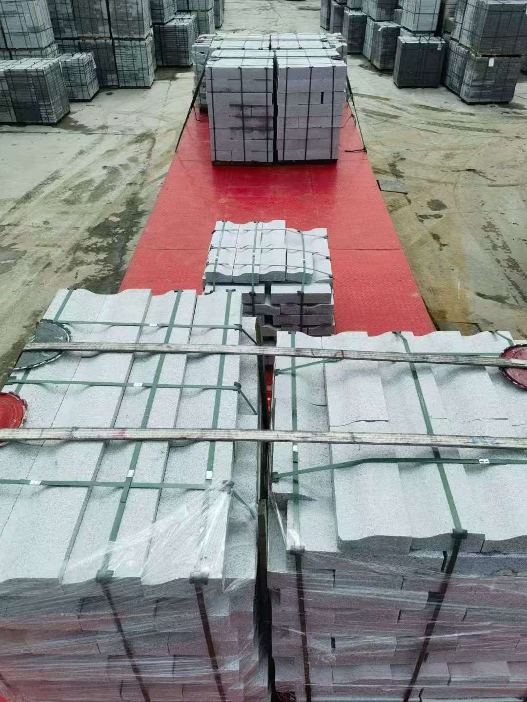 河北 芝麻白仿形加直形路沿石出货日常