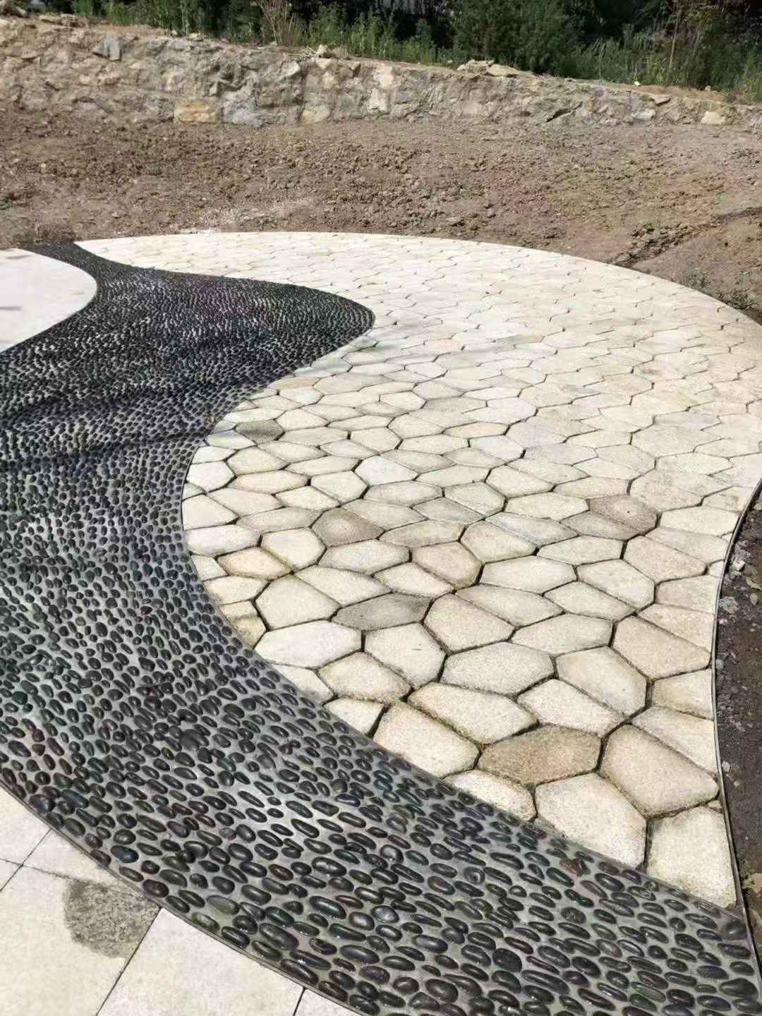 河北 黄金麻冰裂纹地铺石工地铺装案例