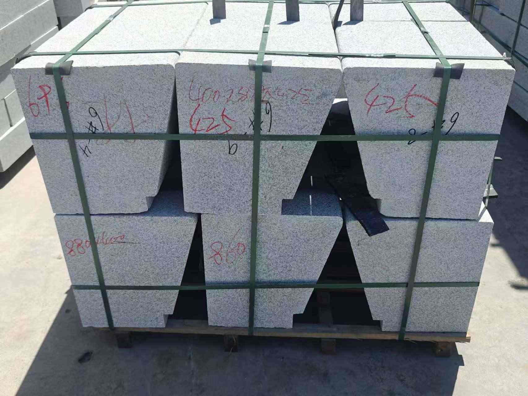 河北 芝麻白异形坐凳，石凳