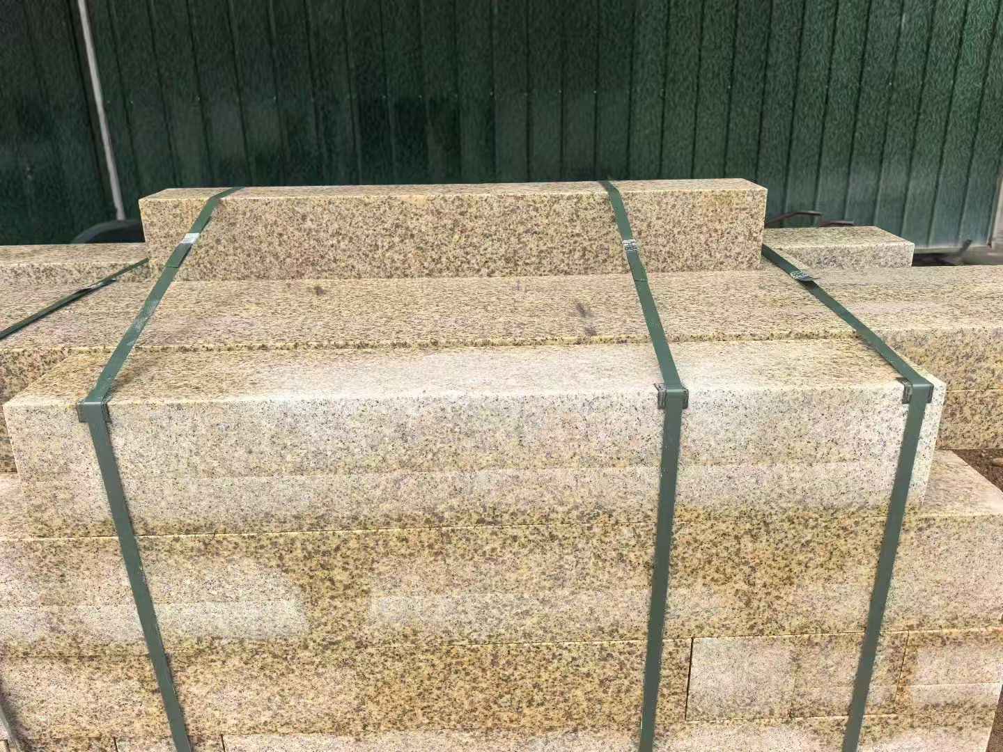 河北 黄金麻花岗岩石材机切面栏杆料半成品