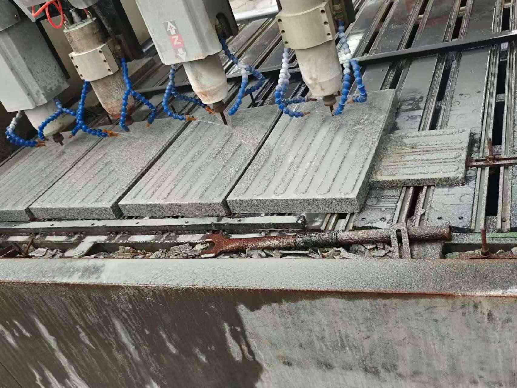 河北 芝麻白花岗岩荔枝面盲道雕刻