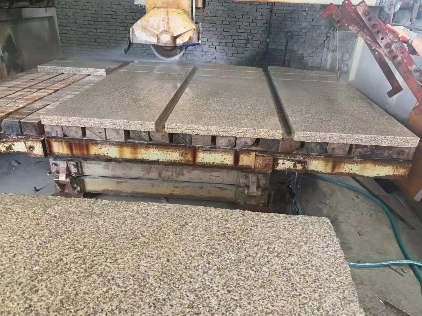 河北 黄金麻荔枝面成品板加工