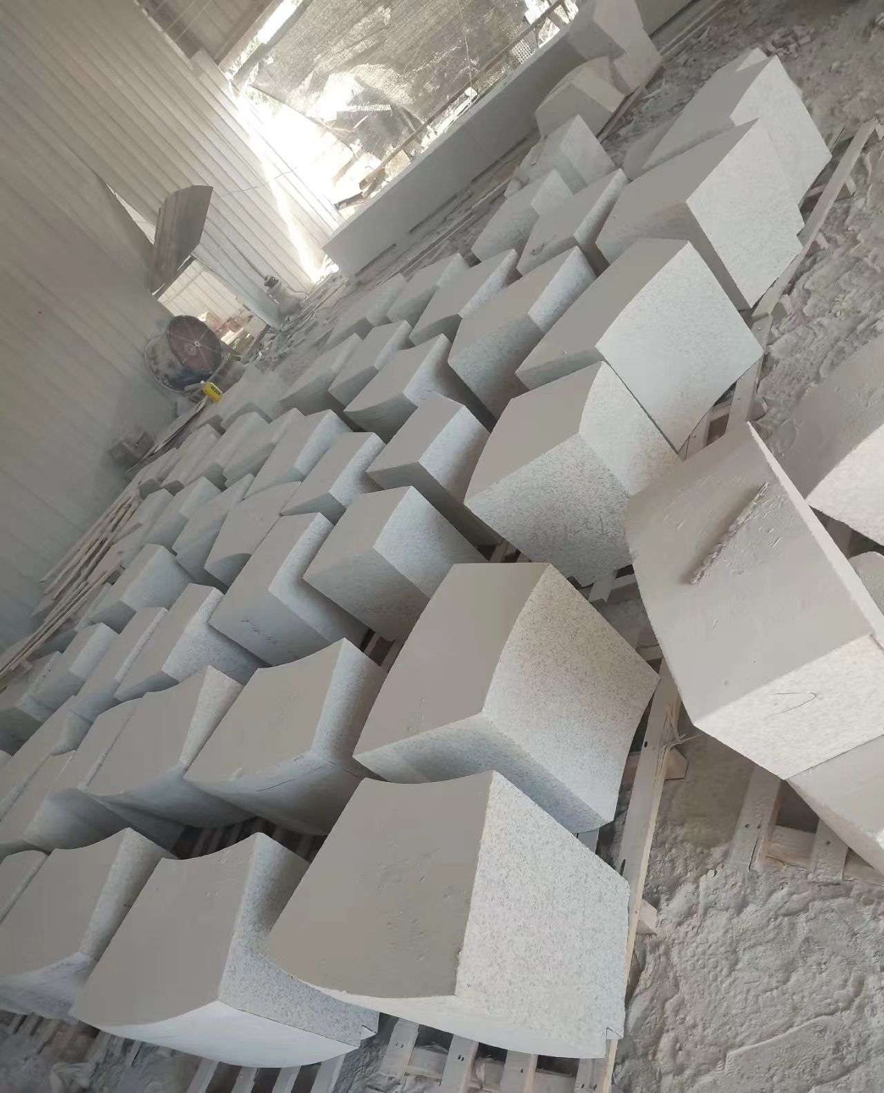 河北 白麻花岗岩异形坐凳