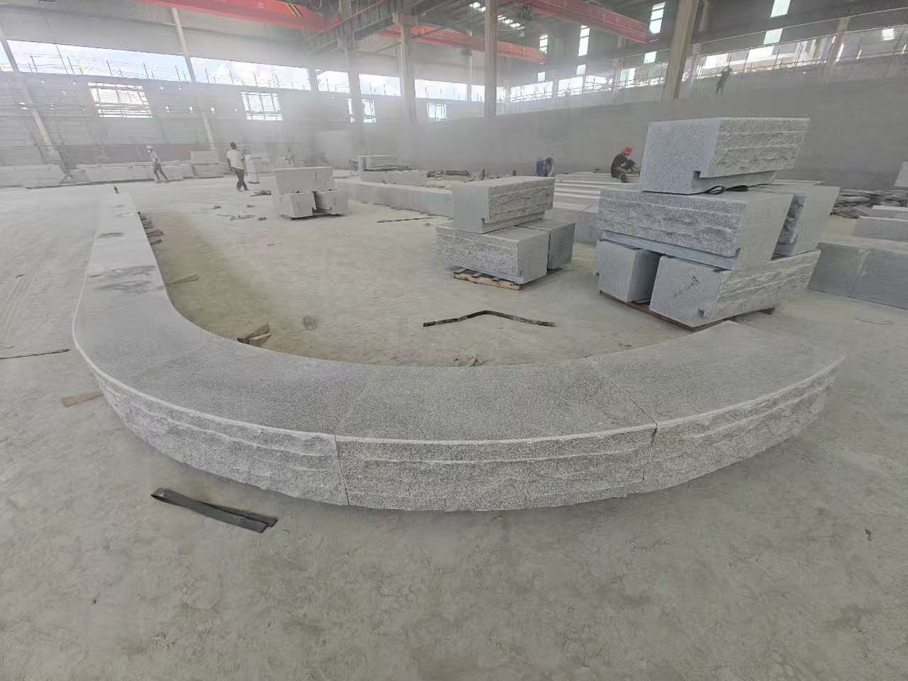 河北 芝麻白异形坐凳，自然面光面弧形加工