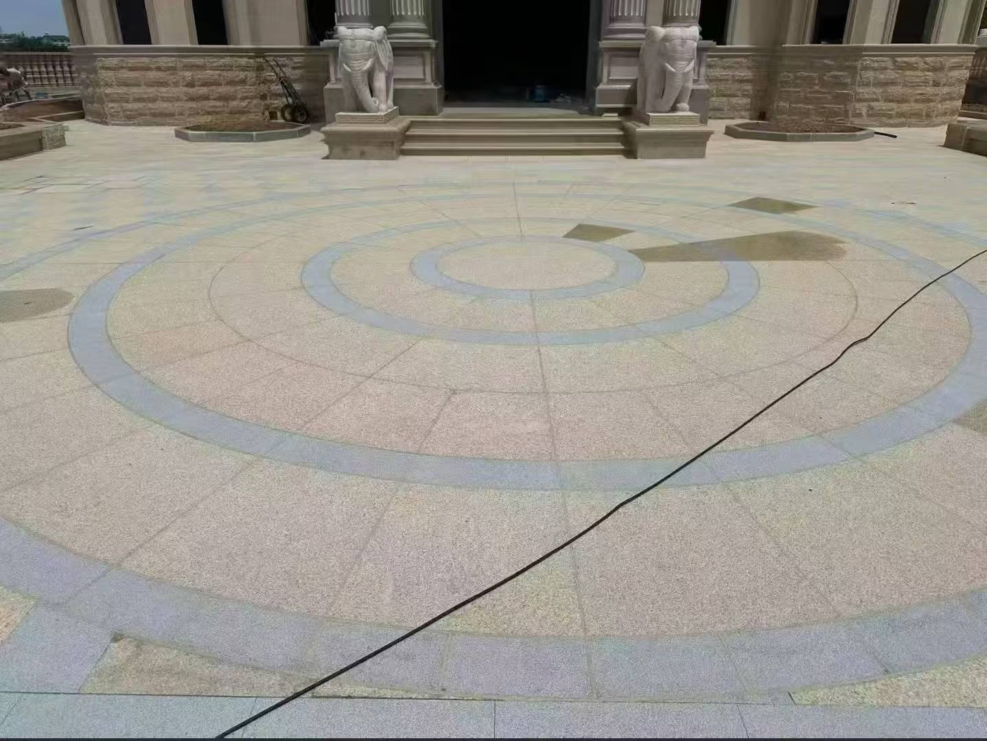 河北 黄金麻芝麻灰花岗岩石材地铺拼接效果